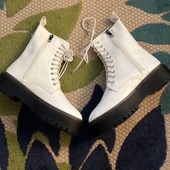 Shein White And Black Boots - Picture 1 of 4